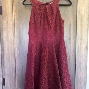 Chic Burgundy Lace Midi Dress